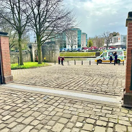 Дом отдыха Riverside House - With Parking