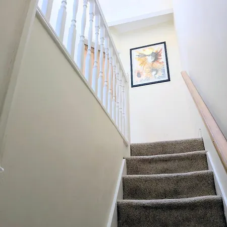 Riverside House - With Parking Дом отдыха