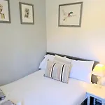 Vakantiehuis Riverside House - With Parking