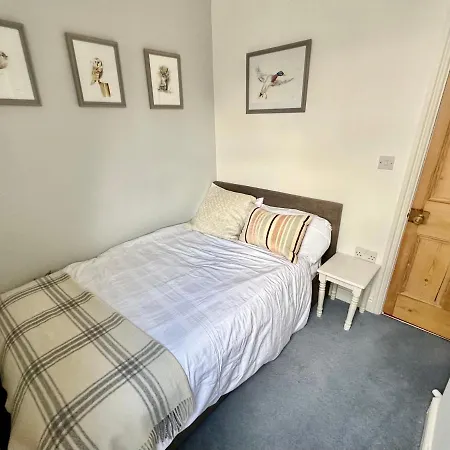 Riverside House - With Parking * York