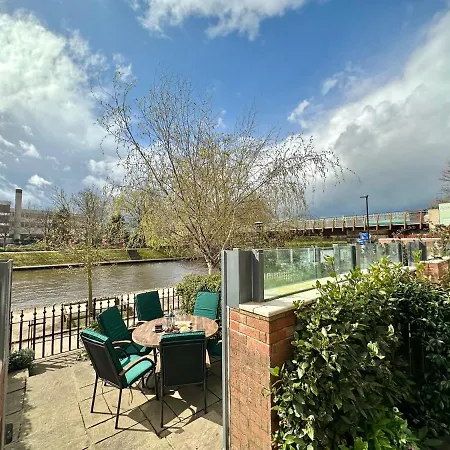 Holiday home Riverside House - With Parking *