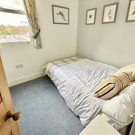 Riverside House - With Parking Holiday home York