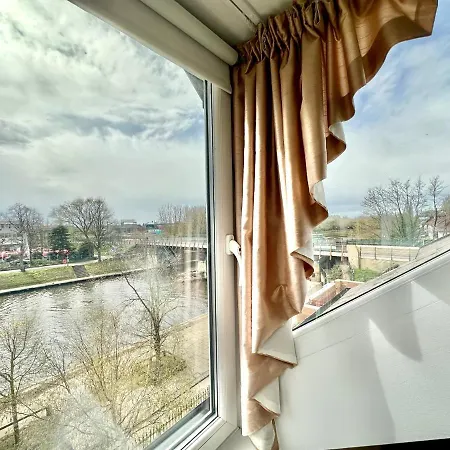 Riverside House - With Parking * York