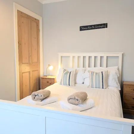 Riverside House - With Parking * York