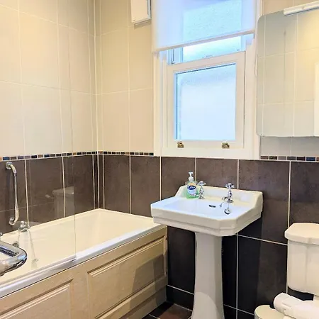 Riverside House - With Parking Holiday home York