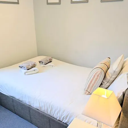 Riverside House - With Parking * York