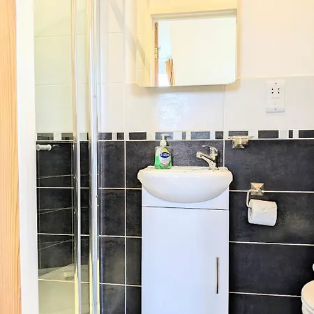 Riverside House - With Parking