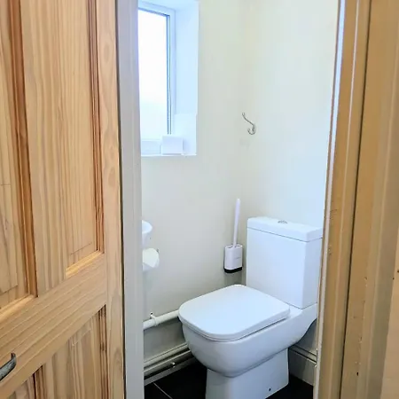 Riverside House - With Parking Casa de Férias *