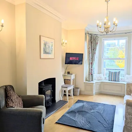 Riverside House - With Parking Holiday home York