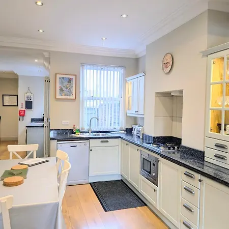 Riverside House - With Parking *