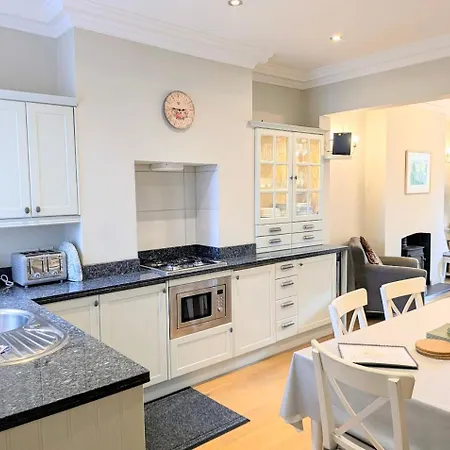 Riverside House - With Parking York