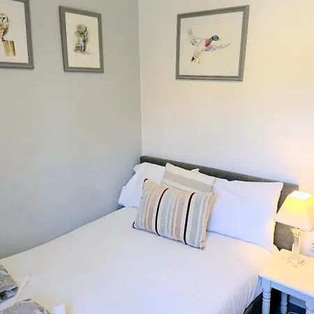 Riverside House - With Parking * York