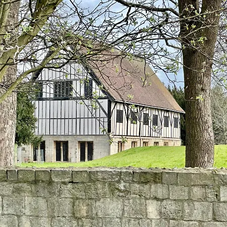 Riverside House - With Parking *