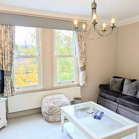 Riverside House - With Parking