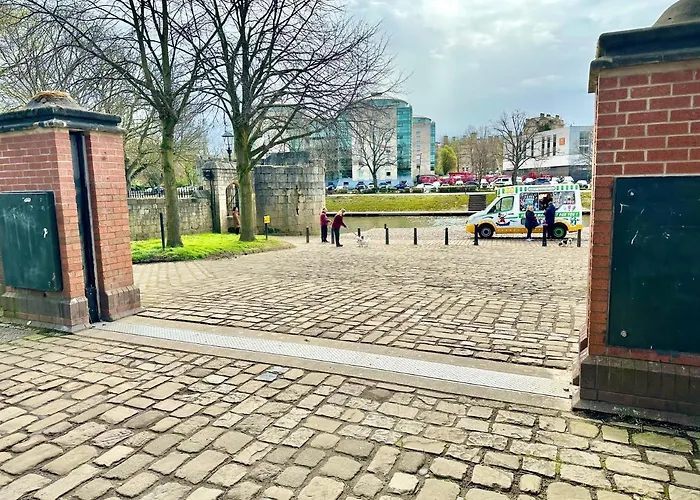 Сasa de vacaciones Riverside House - With Parking