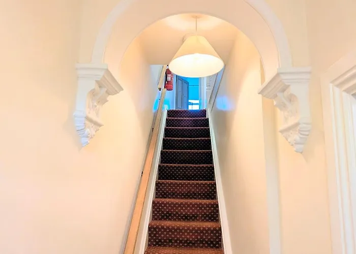 Riverside House - With Parking York