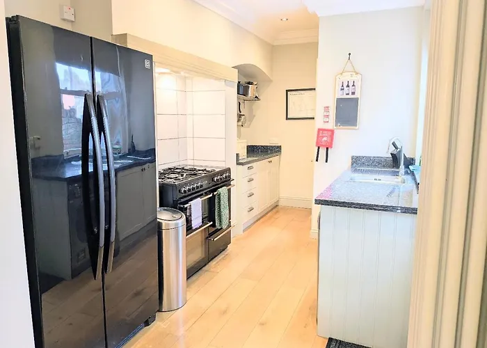 Сasa de vacaciones Riverside House - With Parking