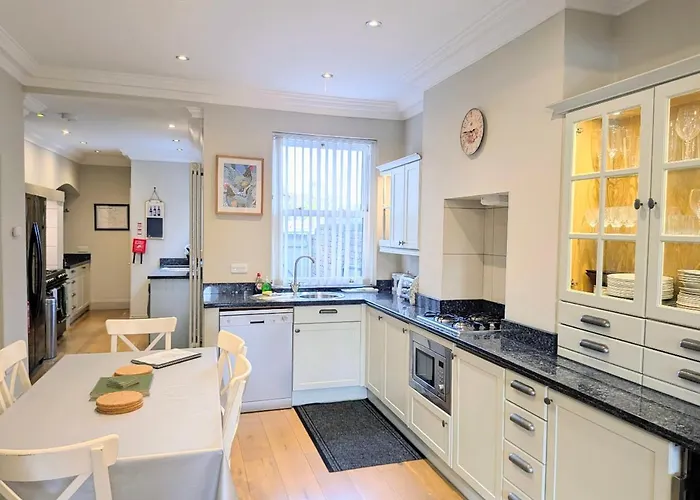 Riverside House - With Parking *