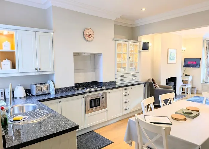 Riverside House - With Parking York