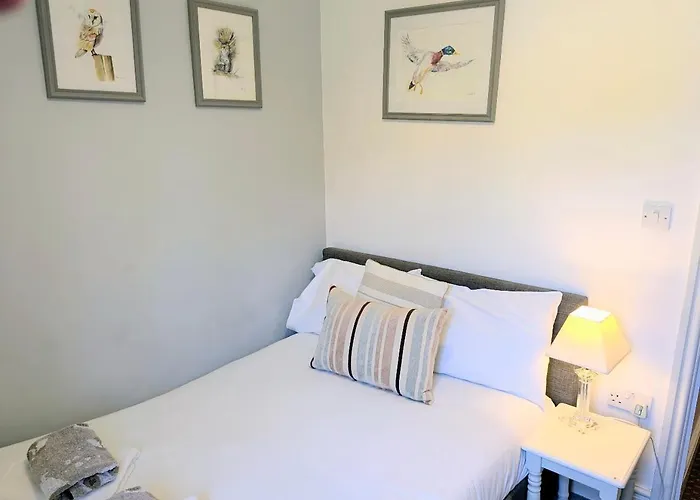Riverside House - With Parking * York