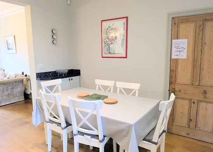 Riverside House - With Parking York