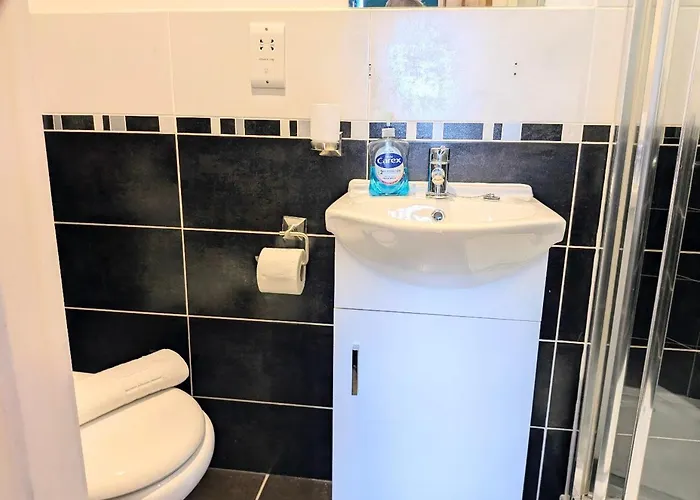 Riverside House - With Parking * York