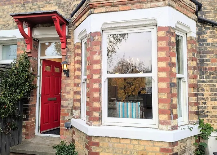 Сasa de vacaciones Riverside House - With Parking *